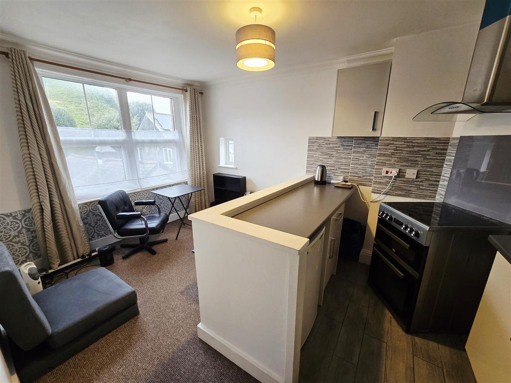 1 bed flat for saleCastle Keep, Launceston PL15 photo 5