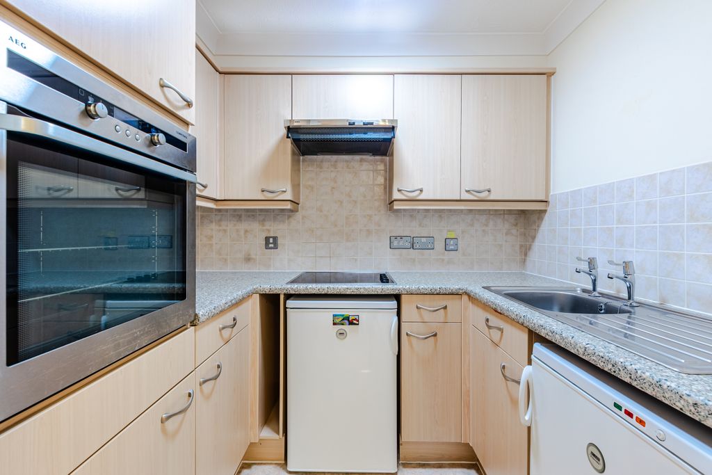Additional image 5 of 1 bed flat for saleRosewood Court, Park Avenue, Roundhay, Leeds LS8