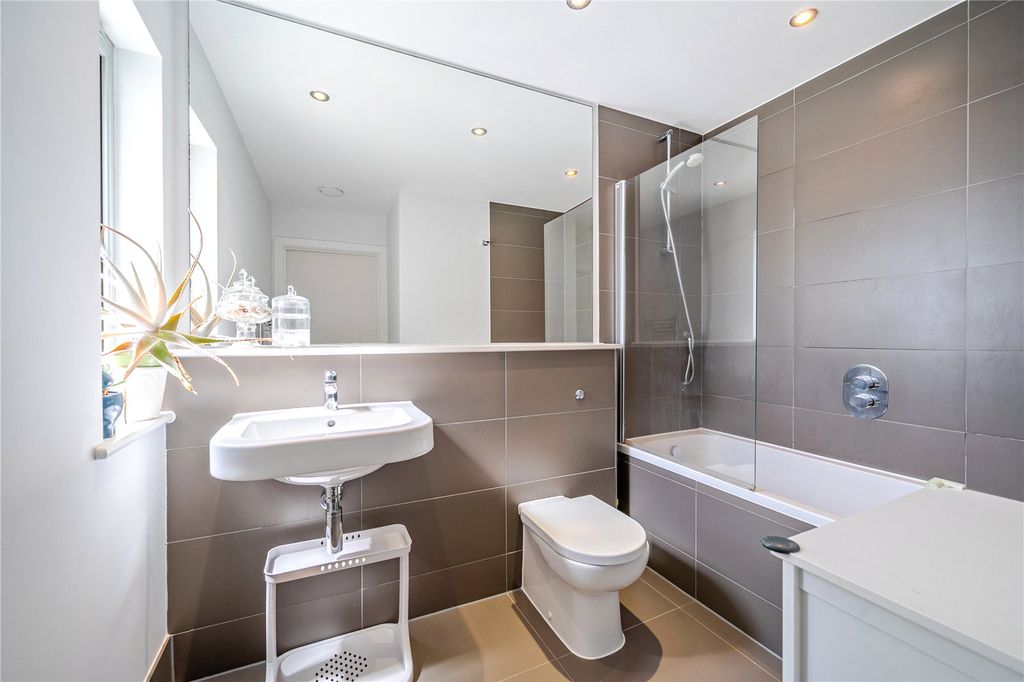 Additional image 11 of 2 bed flat for salePentire Avenue, Newquay, Cornwall TR7