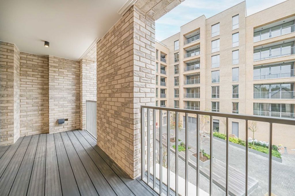 Additional image 8 of 3 bed flat for saleCoombe Road, New Malden KT3