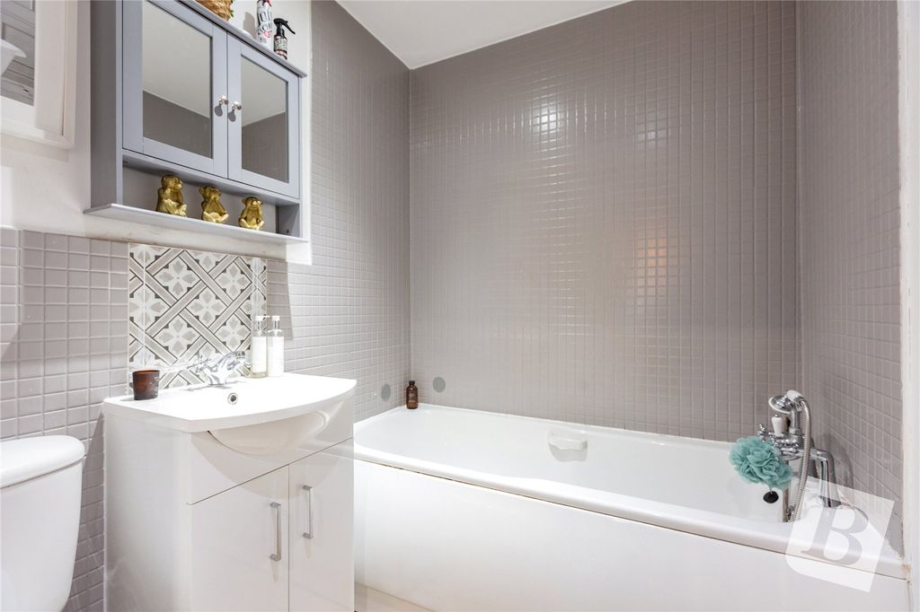 Additional image 6 of 2 bed flat for saleWalter Mead Close, Ongar, Essex CM5