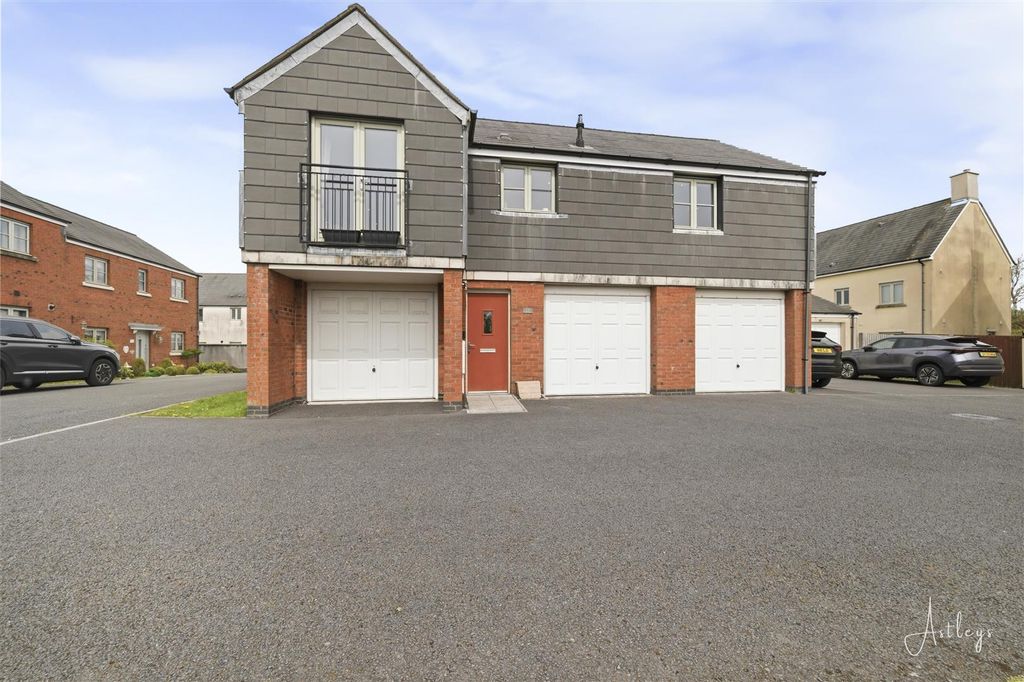 2 bed flat for saleY Gilfach, Llandarcy, Neath SA10