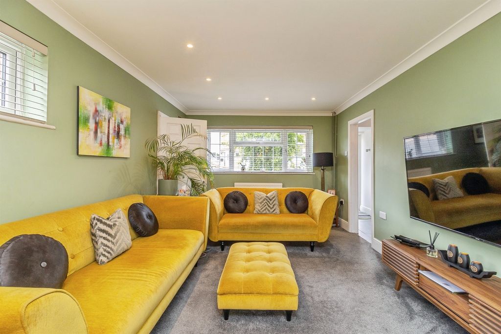 4 bed detached house for saleCotefield Drive, Leighton Buzzard LU7 photo 3