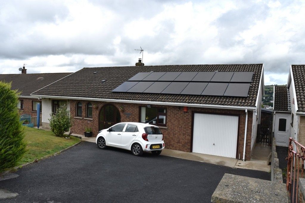 3 bed detached bungalow for sale7 Heol Ffinant, Newcastle Emlyn SA38