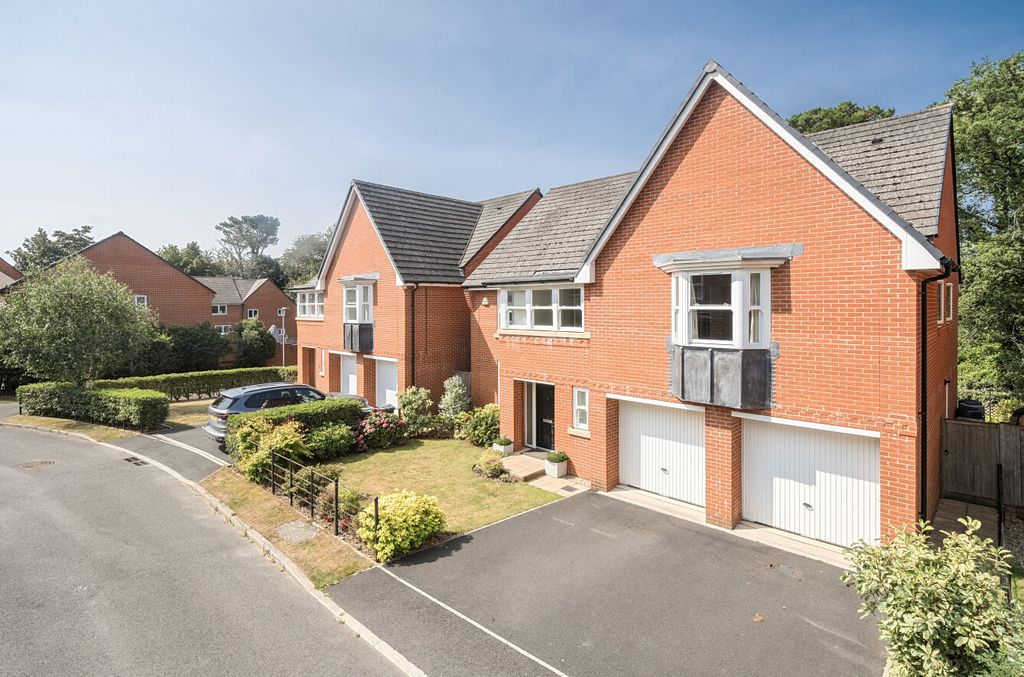 6 bed detached house for saleBeacon Drive, Newton Abbot, Devon TQ12