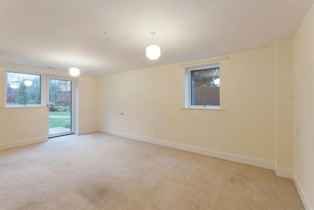 Additional image 2 of 2 bed flat for sale8 Westonia Court, 582-592 Wellingborough Road, Northampton NN3
