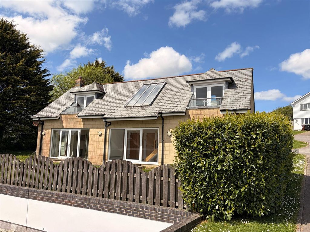 4 bed detached house for saleBella Vista Gardens, Truro Hill, Penryn TR10