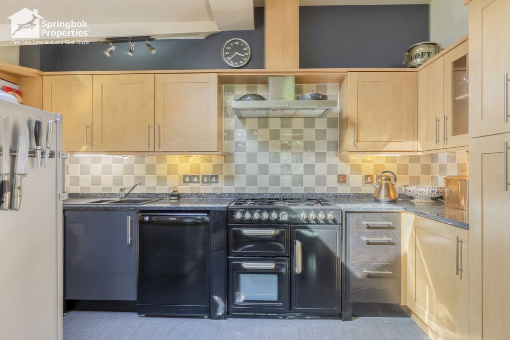 Additional image 5 of 2 bed flat for saleWilhelmina Close, Leamington Spa, Warwickshire CV32