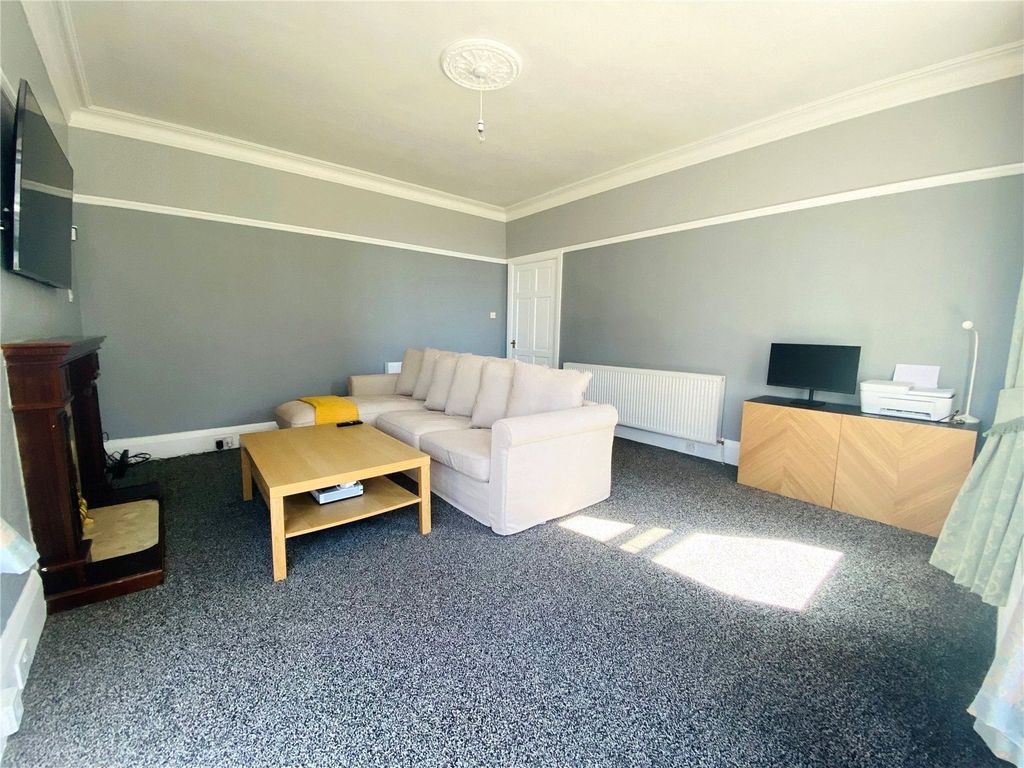 2 bed flat for saleBroadway, Morecambe LA4 photo 5