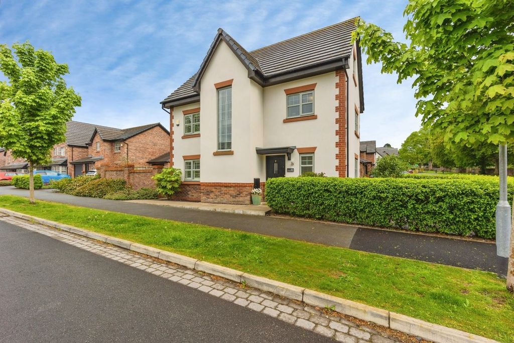 5 bed detached house for saleWightman Avenue, Macclesfield SK10