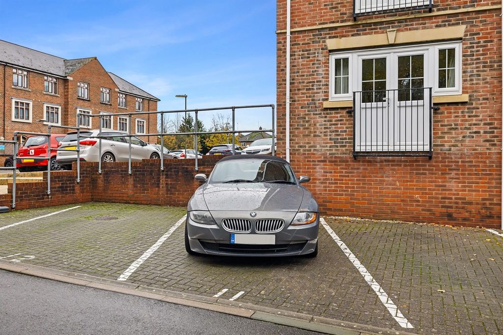 Additional image 8 of 2 bed flat for saleSpiro Close, Pulborough RH20
