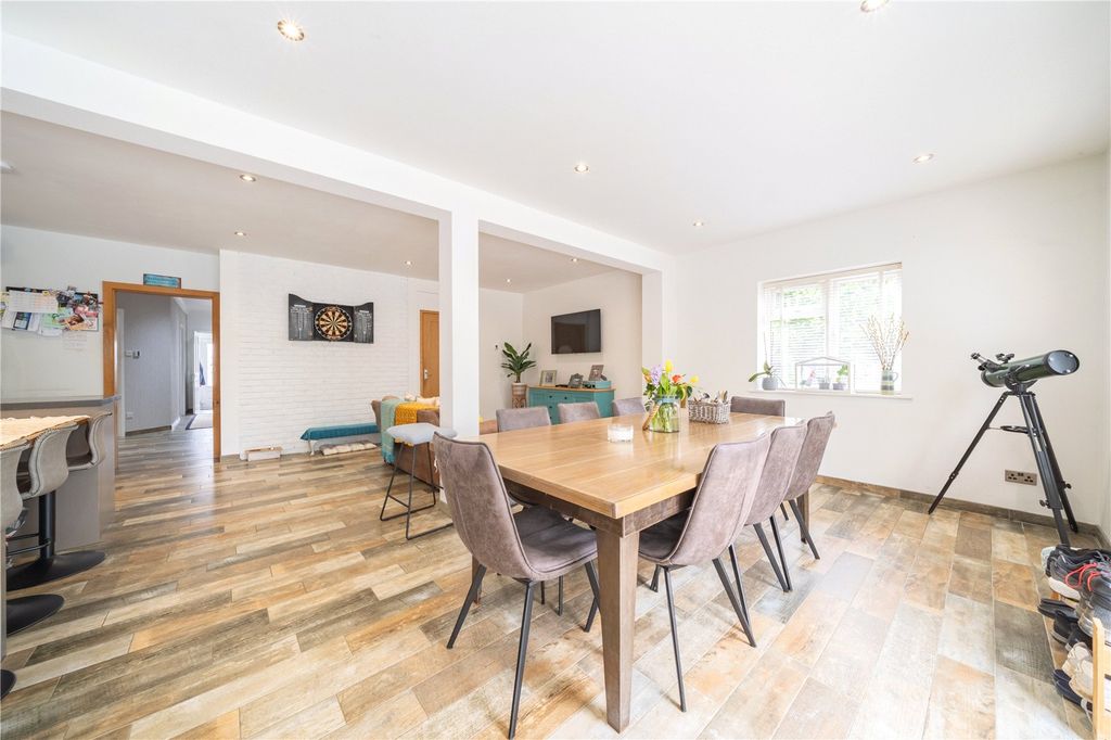 4 bed detached house for saleDittons Road, Polegate, East Sussex BN26 photo 5