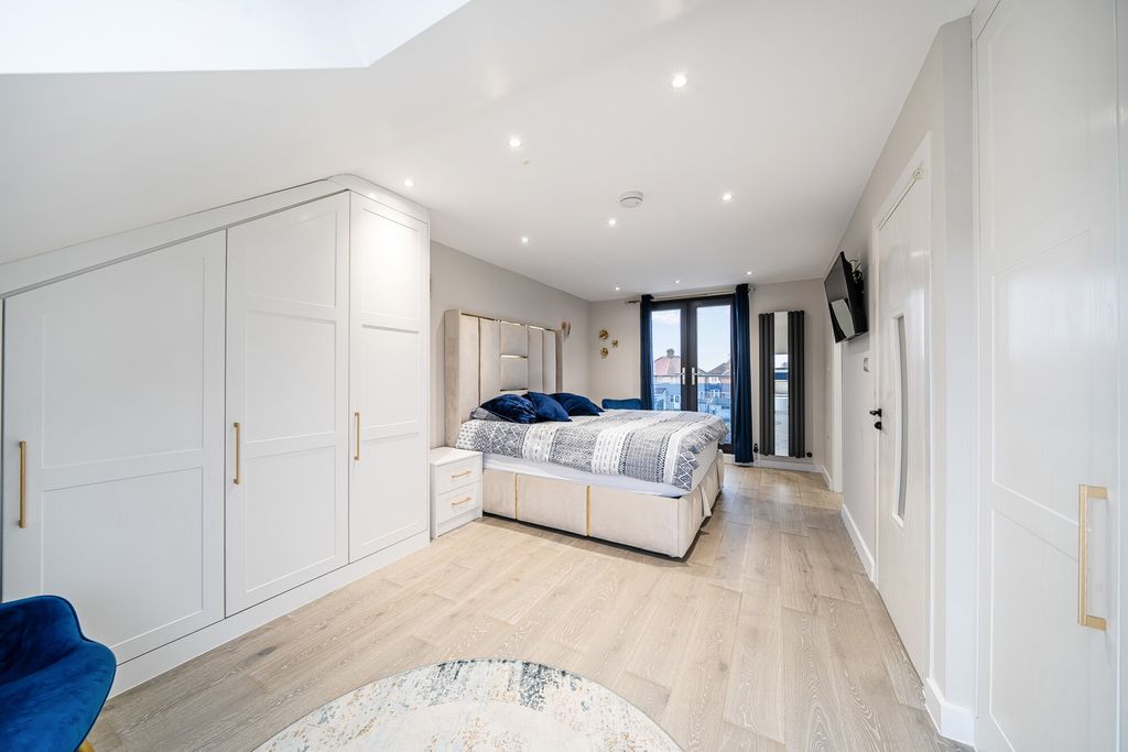 Additional image 9 of 6 bed semi-detached house for saleBriar Crescent, Northolt UB5
