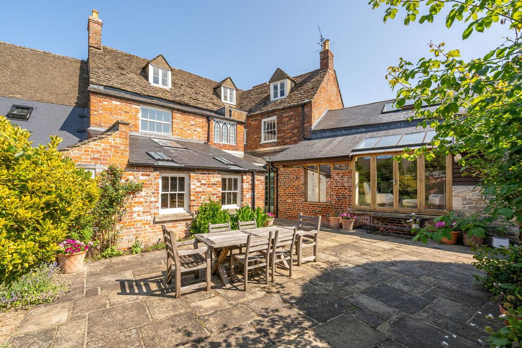 5 bed town house for saleCross Hayes, Malmesbury SN16 photo 5