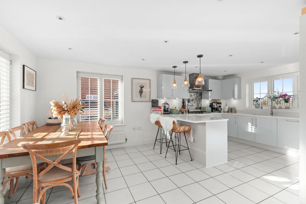 Additional image 2 of 4 bed detached house for saleWayfarers End, Princes Risborough HP27