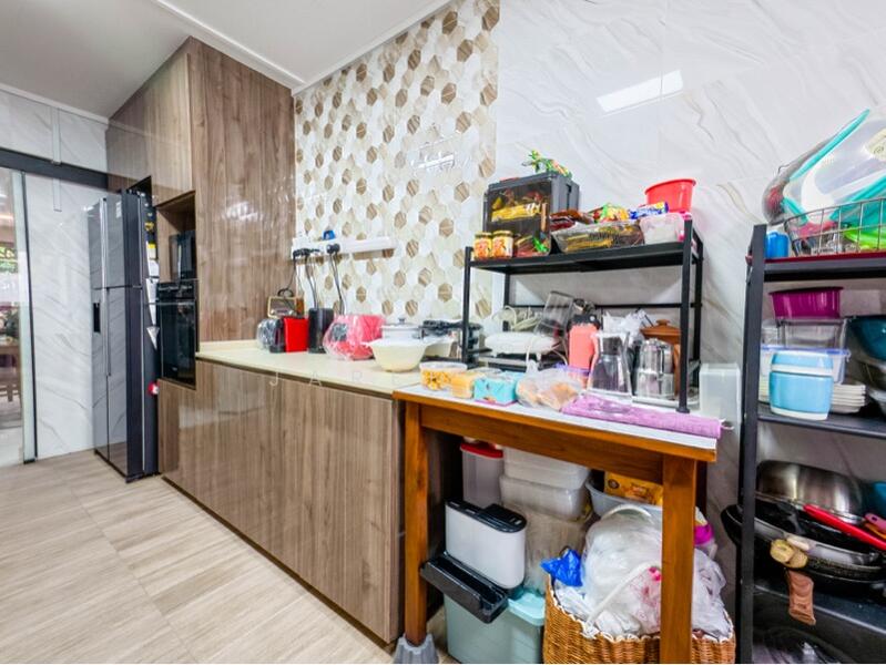 429 Woodlands Street 41 photo 5