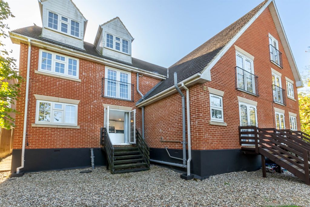 Additional image 16 of 2 bed flat for saleBeacon Hill, Maldon CM9