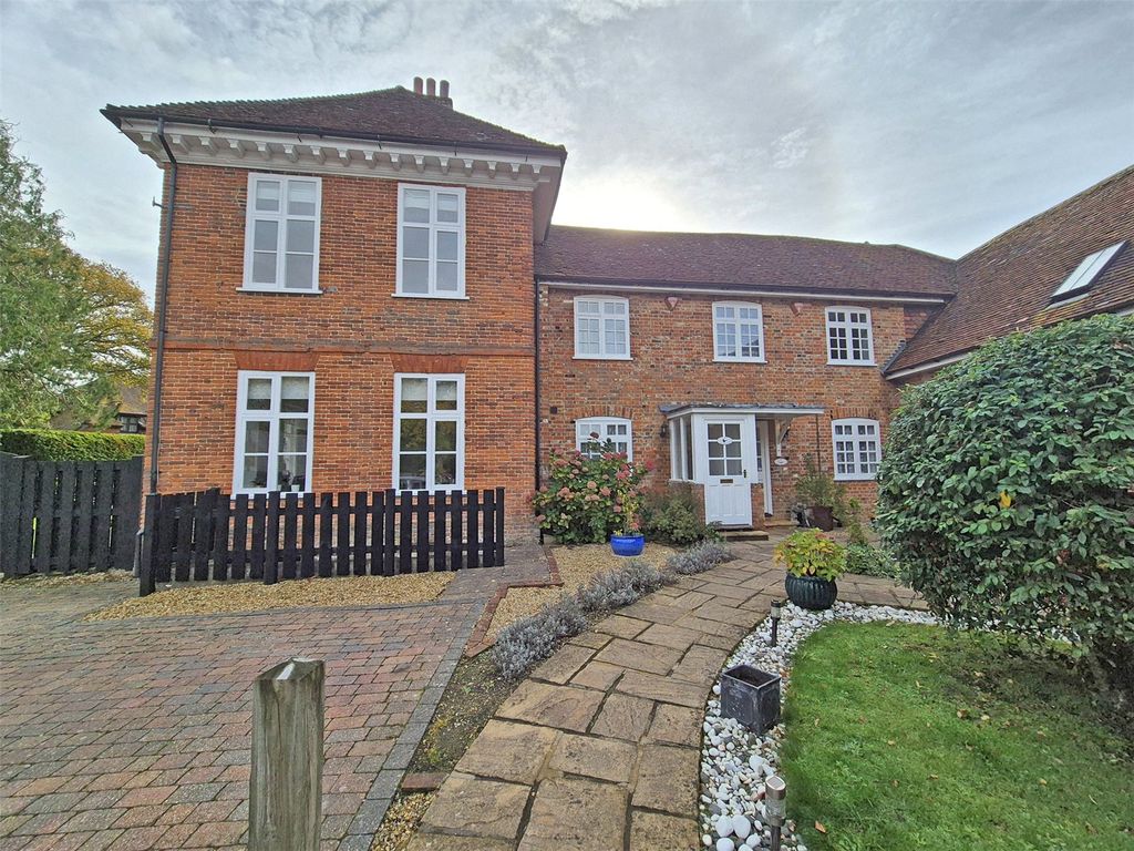 2 bed flat for saleLake Grove Road, New Milton, Hampshire BH25