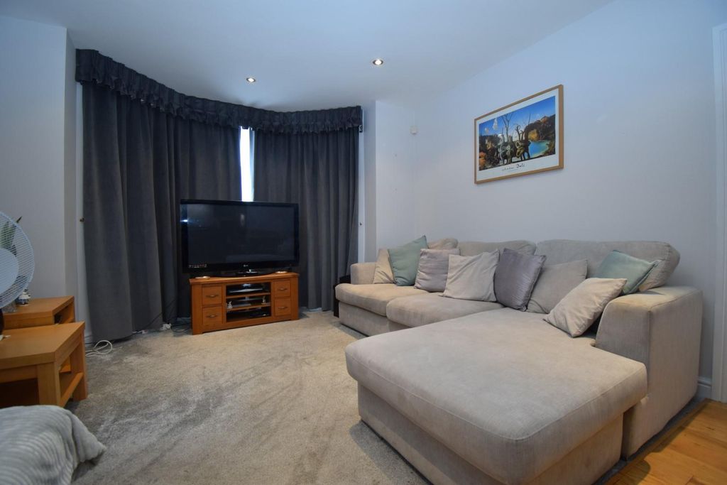 Additional image 5 of 2 bed flat for saleLime Pit Lane, Stanley, Wakefield WF3
