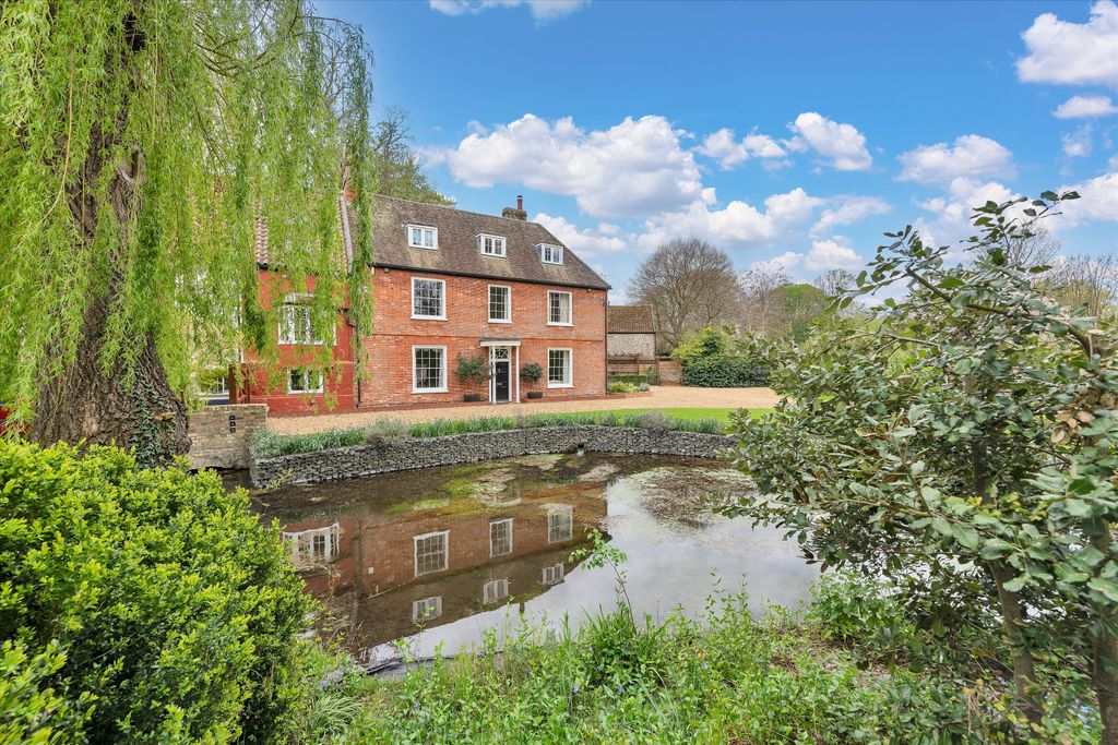 4 bed semi-detached house for saleCotton End Road, Exning, Suffolk CB8