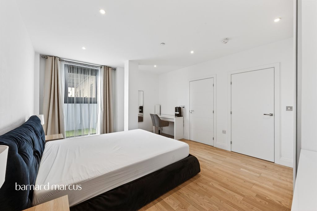 Additional image 4 of 2 bed flat for saleBlagdon Road, New Malden KT3