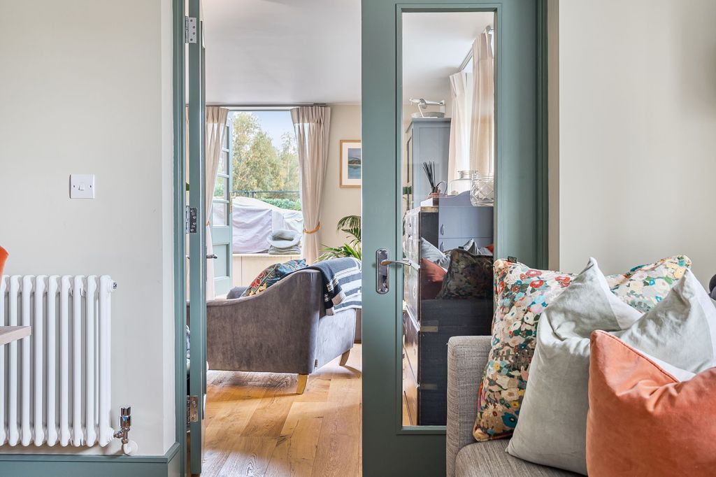 Additional image 3 of 3 bed flat for saleAdams Walk, Midhurst GU29