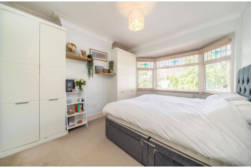 5 bed terraced house for saleGorringe Park Avenue, Mitcham CR4 photo 5