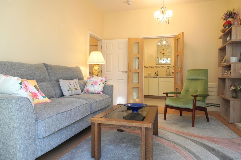 2 bed flat for saleEast Road, Middlewich CW10