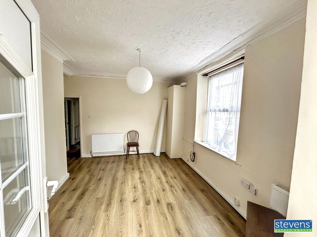 2 bed flat for saleNorthfield Road, Okehampton, Devon EX20 photo 2