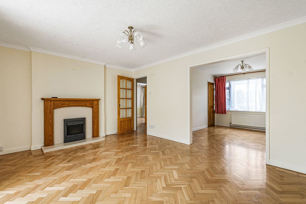 Additional image 2 of 3 bed detached house for saleWest Way, Lechlade, Gloucestershire GL7