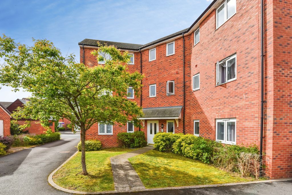 2 bed flat for saleScholars Way, Melksham SN12
