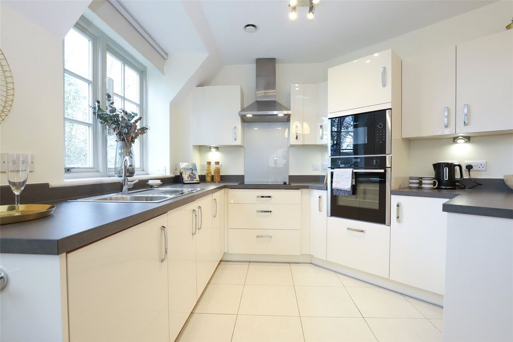 Additional image 4 of 2 bed flat for saleHawkesbury Place, Stow On The Wold, Cheltenham, Gloucestershire GL54