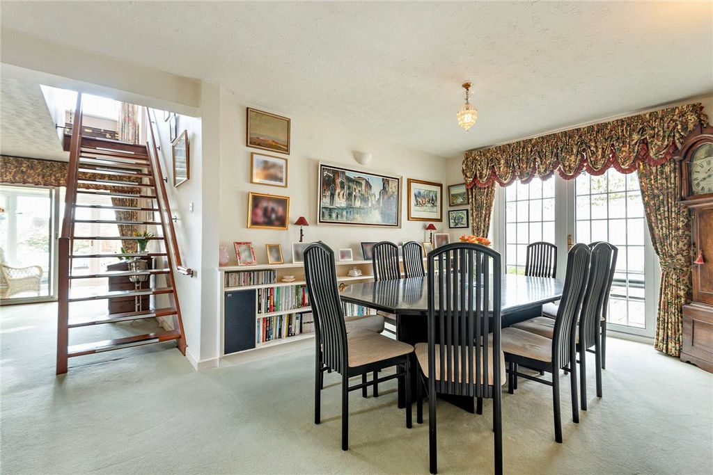 Additional image 4 of 4 bed detached house for saleGarden Close Lane, Newbury, Berkshire RG14