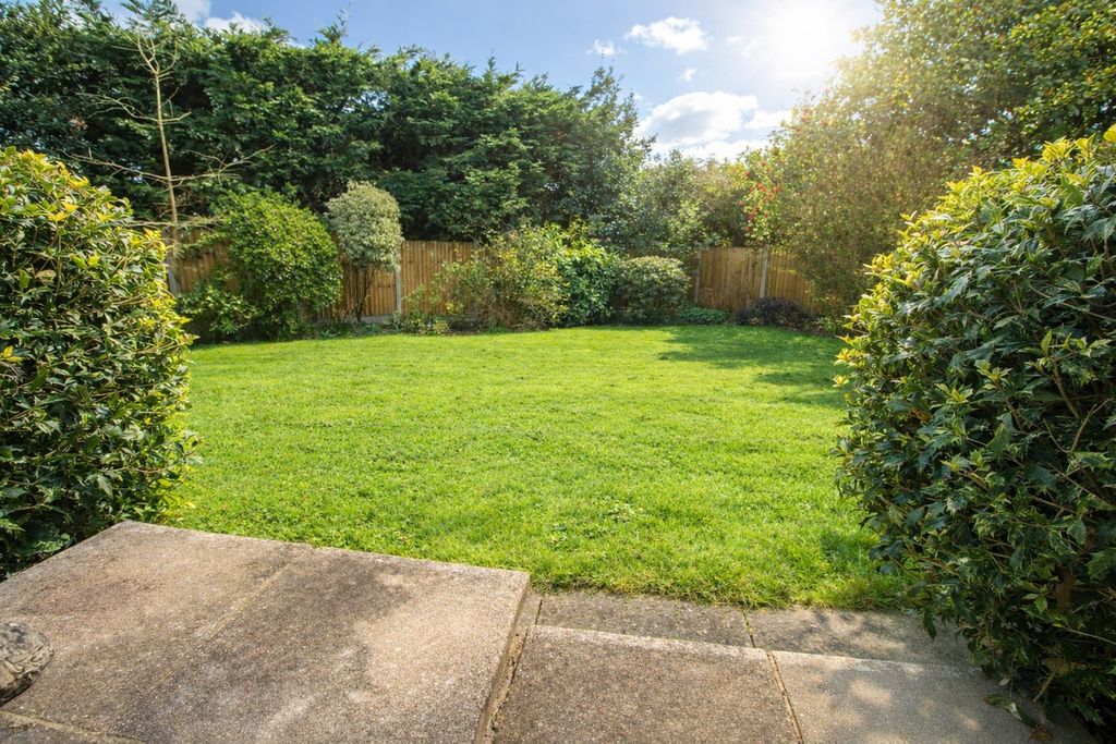 Additional image 4 of 2 bed flat for saleBelmore Lane, Lymington SO41