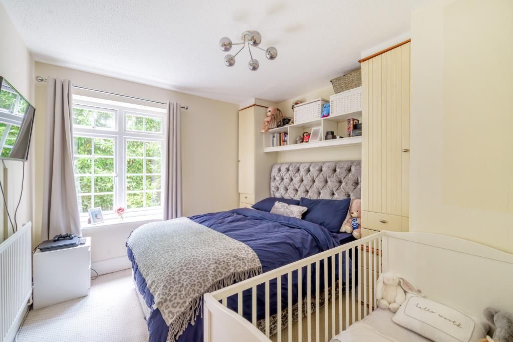 1 bed flat for saleLightwater, Surrey GU18 photo 4