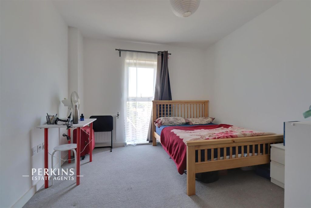 2 bed flat for saleNortholt UB5 photo 5