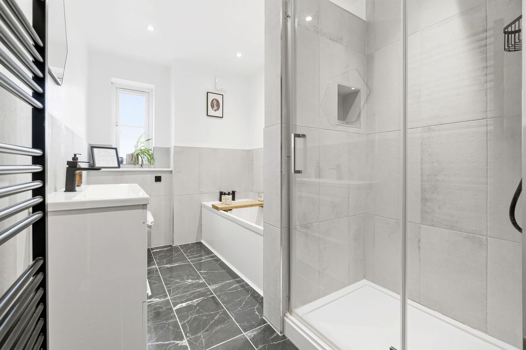 Additional image 8 of 2 bed flat for saleBishopsford Road, Morden SM4