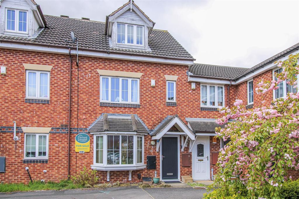 4 bed terraced house for saleMoorcroft, Ossett WF5