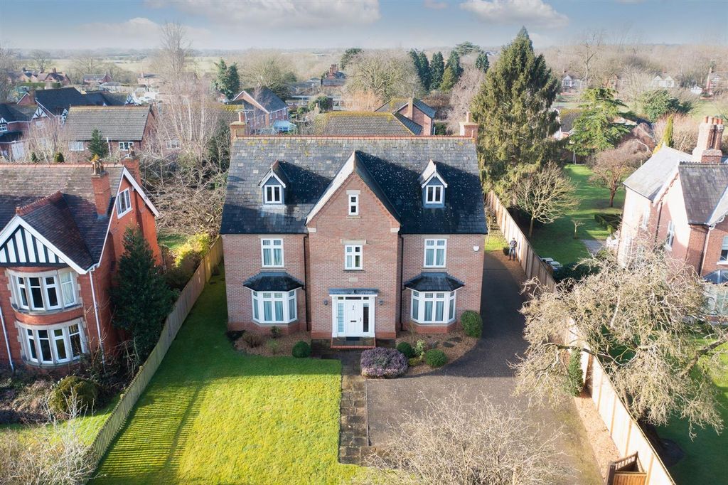 6 bed detached house for saleWellington Road, Nantwich CW5