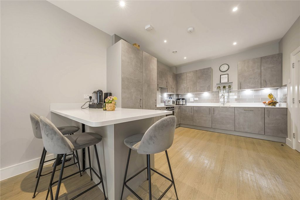 Additional image 4 of 2 bed flat for saleCoombe Road, New Malden KT3