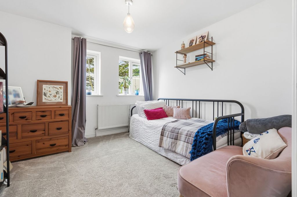 Additional image 5 of 2 bed flat for saleBishopsford Road, Morden SM4