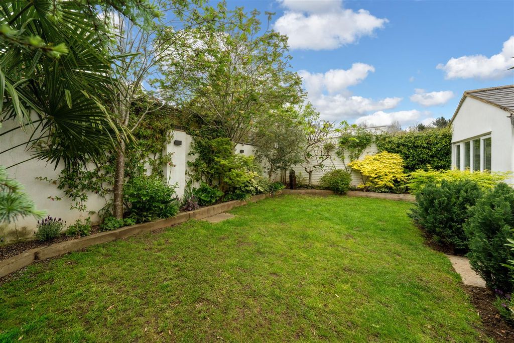 Additional image 31 of 5 bed detached house for salePark Avenue South, Northampton NN3