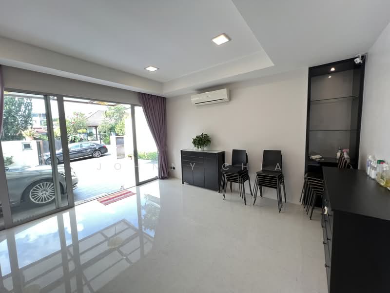 Chartwell Drive photo 3