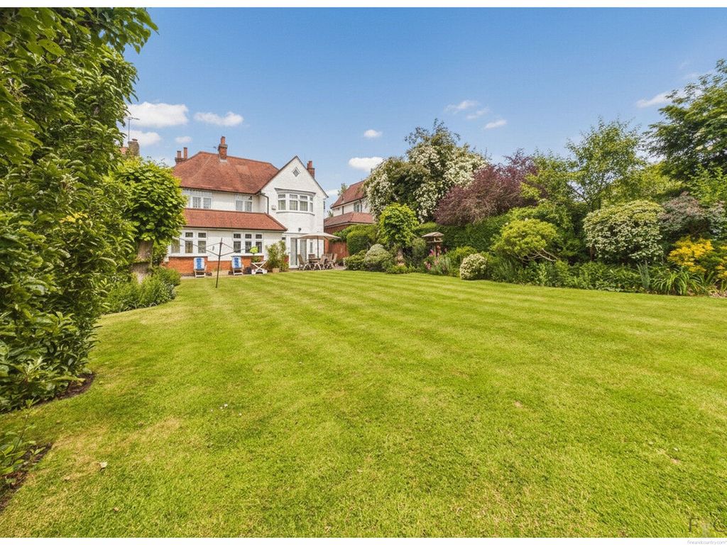 6 bed detached house for saleMeadowcourt Road, Leicester LE2 photo 3