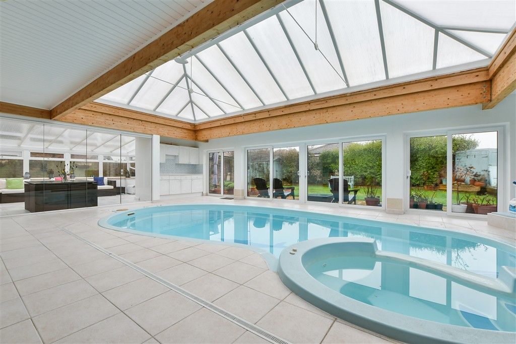 4 bed detached house for saleRoyal Esplanade, Westbrook, Margate, Kent CT9 photo 4
