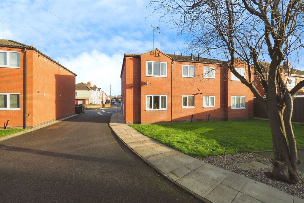 2 bed flat for saleCliff Avenue, Loughborough LE11
