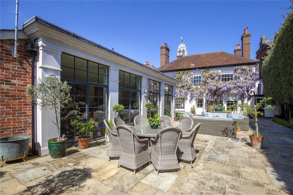 4 bed terraced house for saleHigh Street, Lymington, Hampshire SO41
