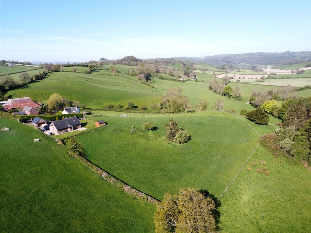 3 bed bungalow for saleLlandyssil, Montgomery, Powys SY15