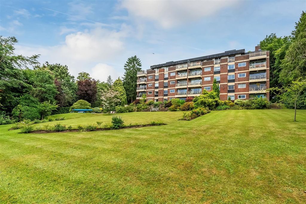 3 bed flat for saleStack House, West Hill, Oxted RH8