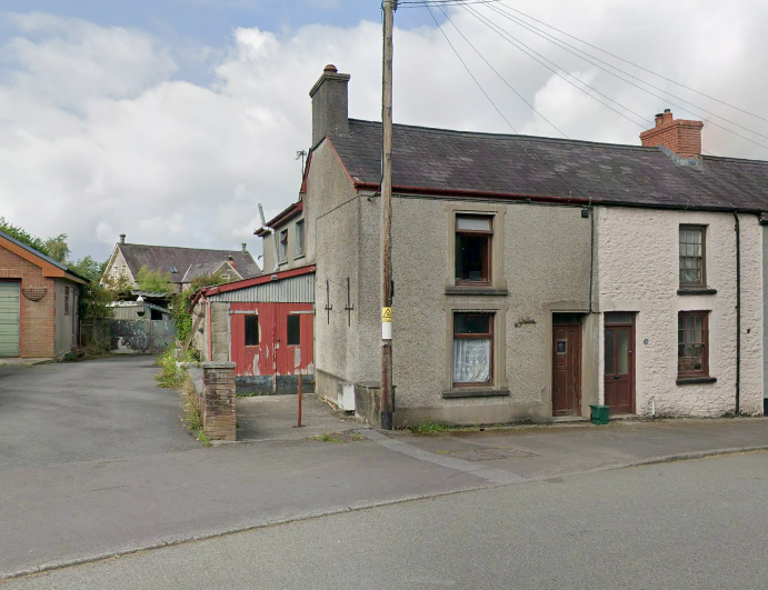 3 bed terraced house for saleChurch Street, Llangadog SA19